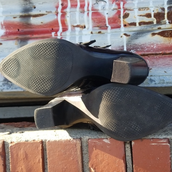 Linea Paolo black ankle booties size 7 - Picture 8 of 8